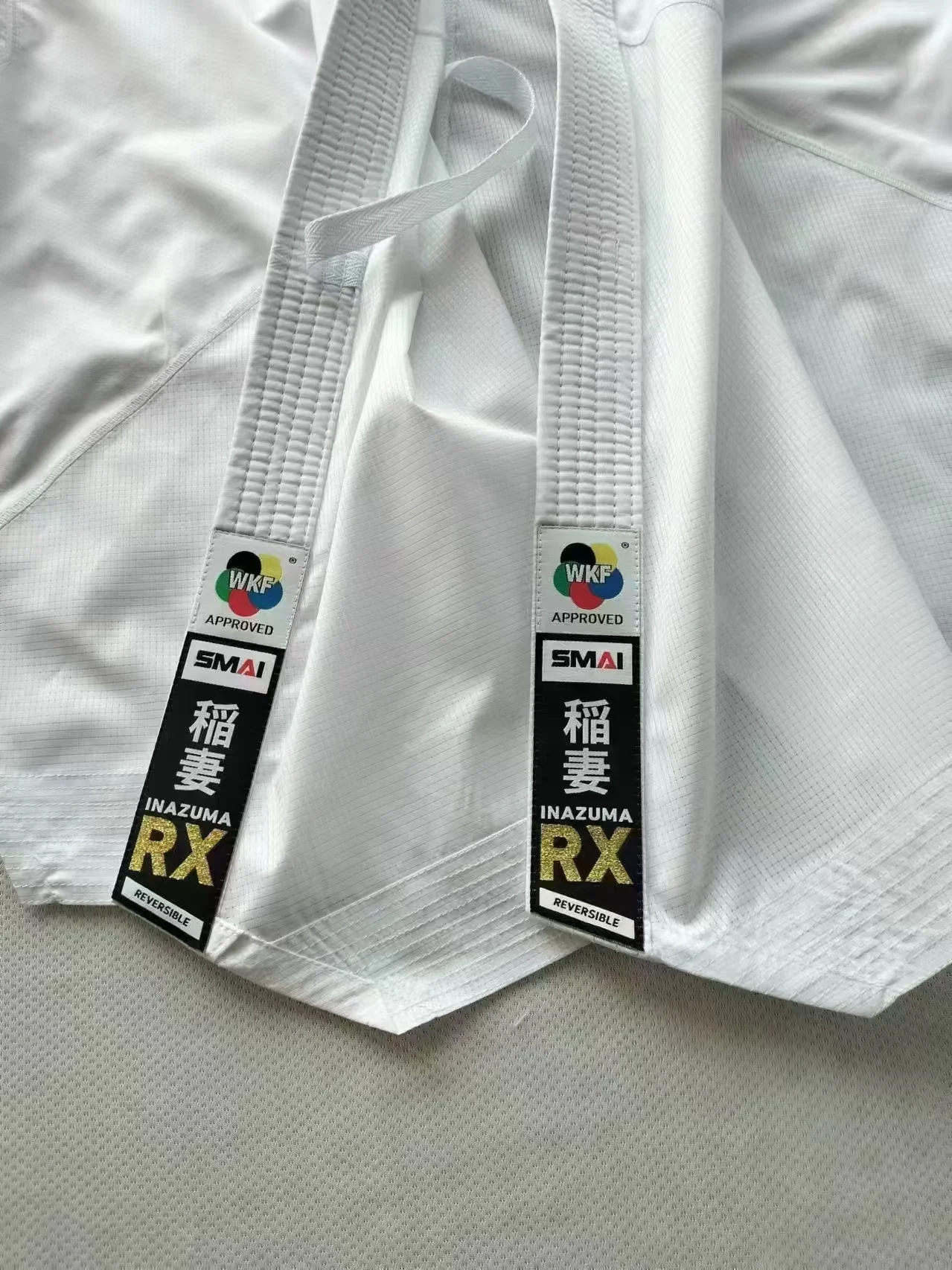 Новое поступление двусторонняя униформа Kumite Karate GI INAZUMA одобренная WKF официальная