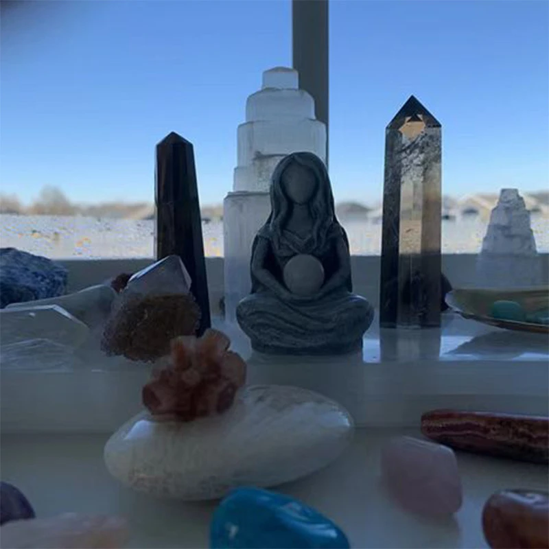 

Moon Goddess Statue Creative Cafe Greek Mythological Figure Resin Sculpture Home Decor Figurines For Interior Decorations