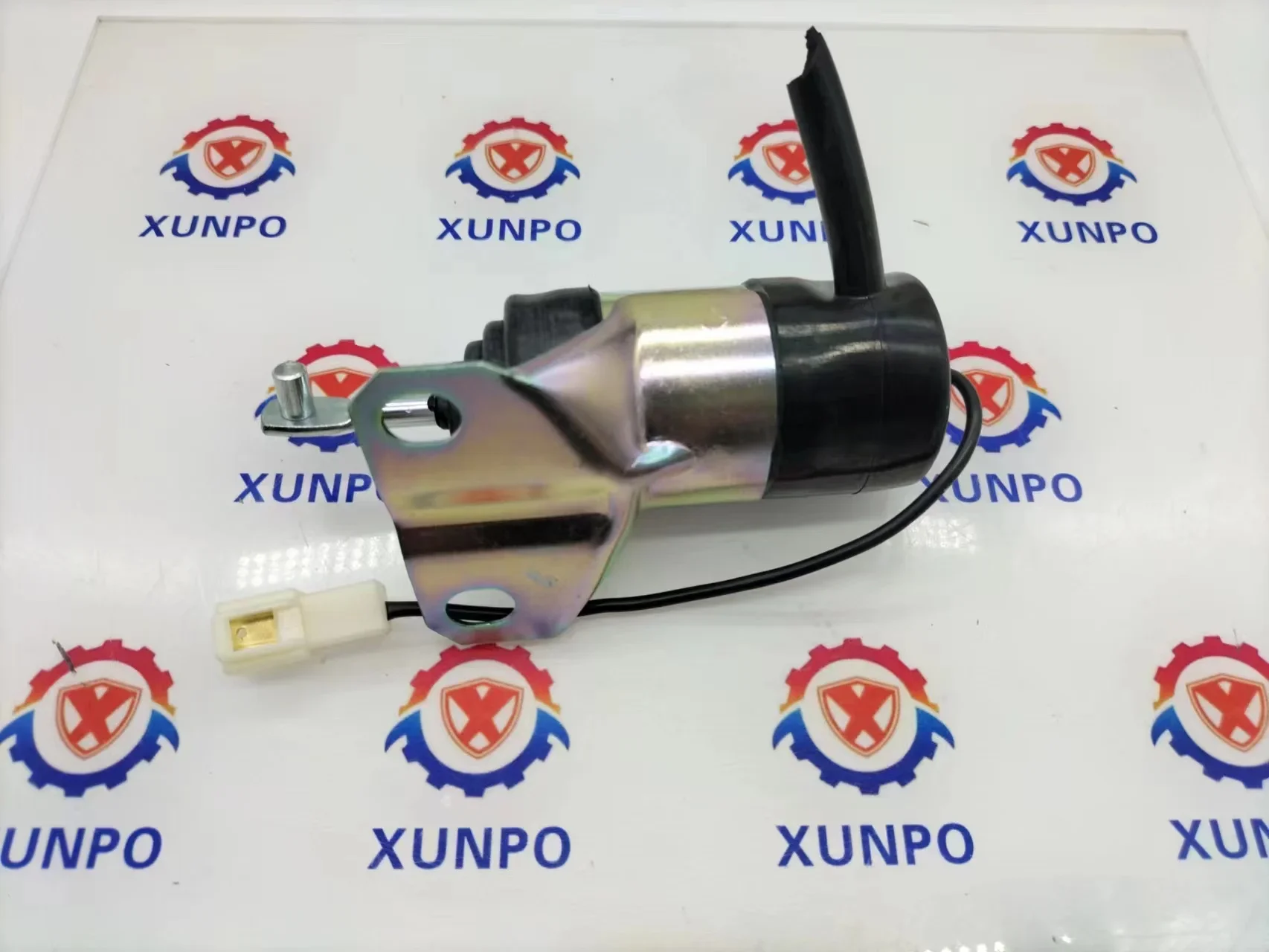 Соленоид остановки топлива 12 В 15471-60010 для трактора B1250 B1750 L2900 L4200