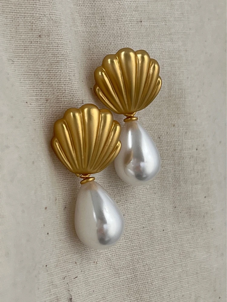 

2023 New Fashion Frosted Shell Pearl Dangle Earrings for Women Ms French Style Vintage Jewelry Pendant Gifts