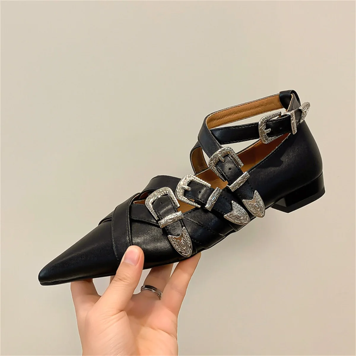 

Spring Autumn Flat Women's Shoes Comfortable Genuine Leather Material Fashion Belt Buckle Decoration Pointed Casual Women Shoes