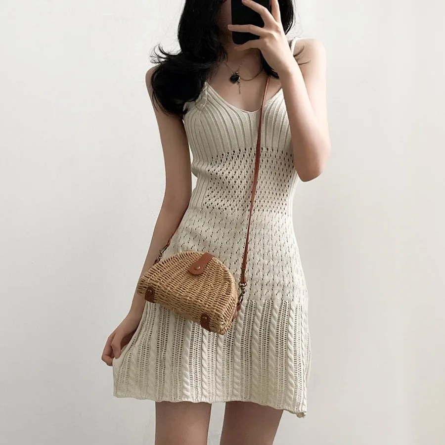 

Женское трикотажное платье в Корейском стиле, однотонная мягкая короткая юбка с перфорацией и вырезами на подтяжках в стиле ретро, лето