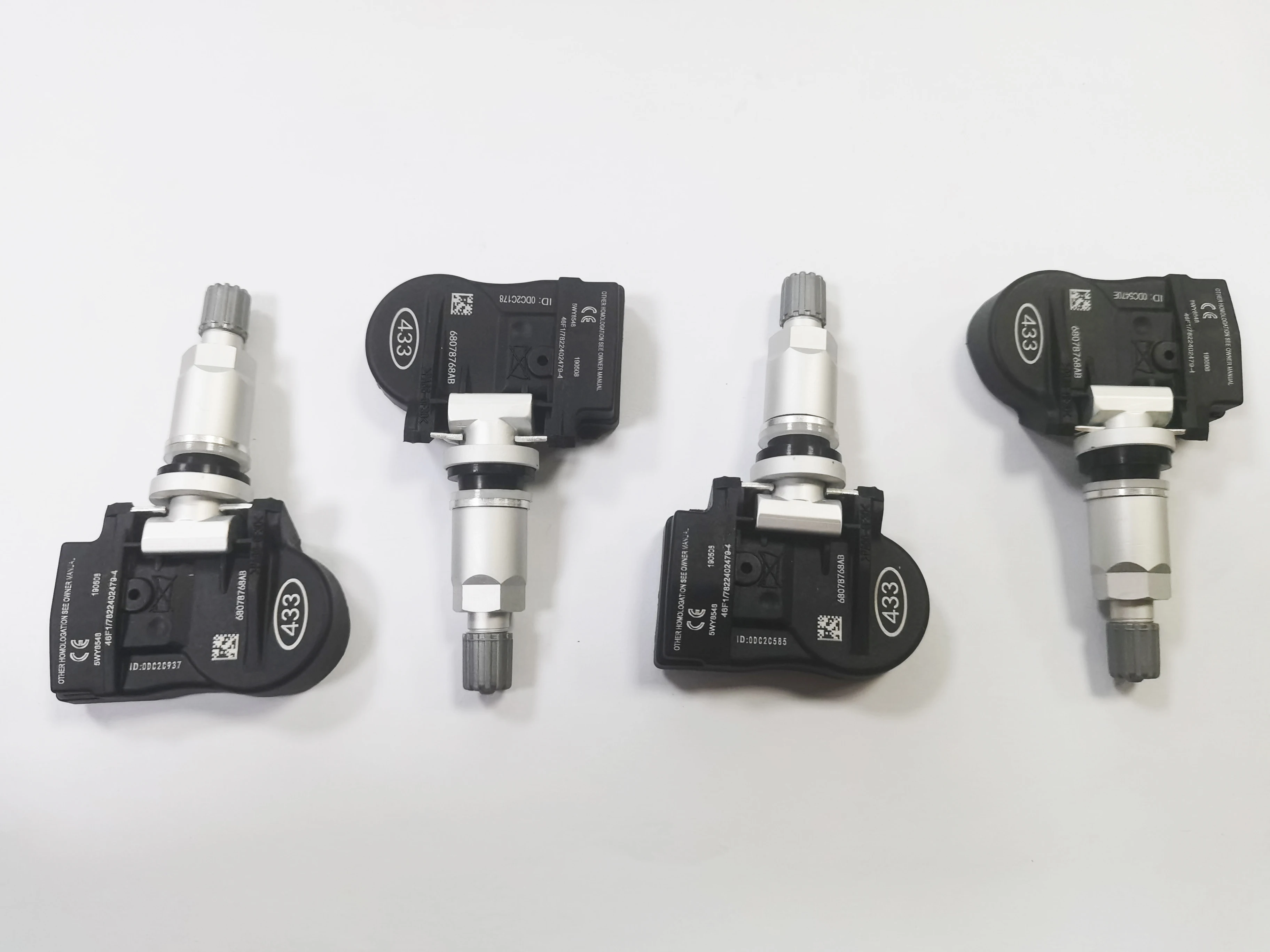 Система контроля давления в шинах, 4 датчика TPMS 68078768AB 56029527AA для Chrysler Dodge Jeep Система контроля давления в шинах, 4 датчика TPMS 68078768AB 56029527AA для Chrysler Dodge Jeep