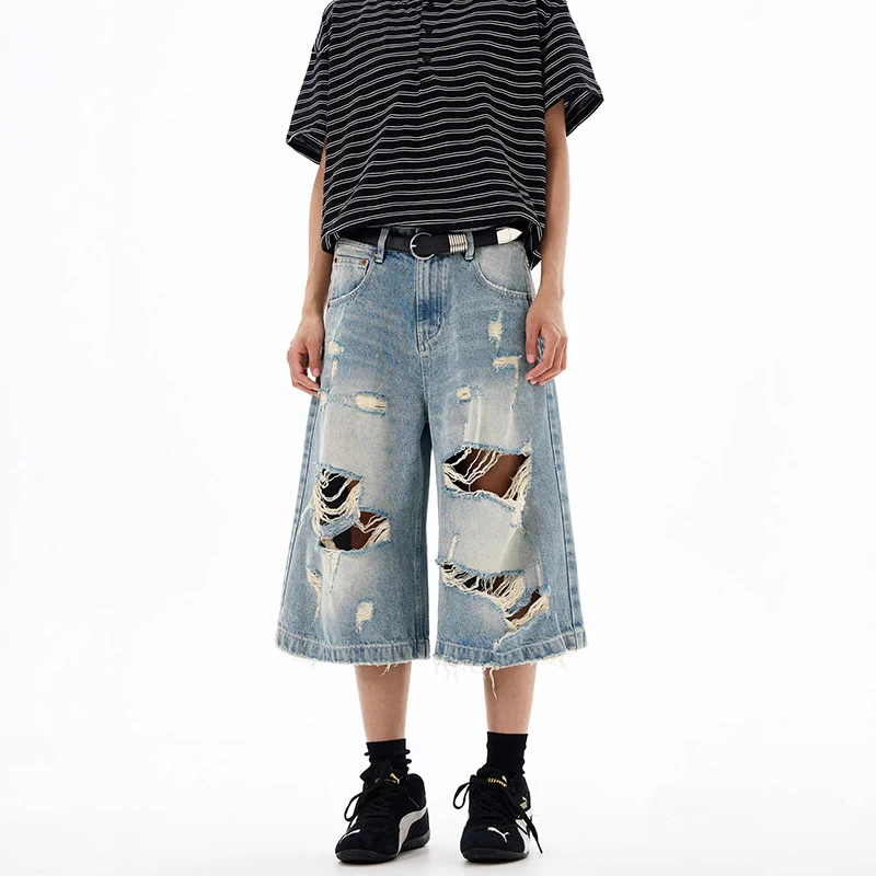 Фото Мужские джинсовые шорты WTHT Fashion с градиентным эффектом, рваными краями и винтажным дизайном, летние, свободного кроя, в стиле High Street, модель 2026, 2A3127 №4