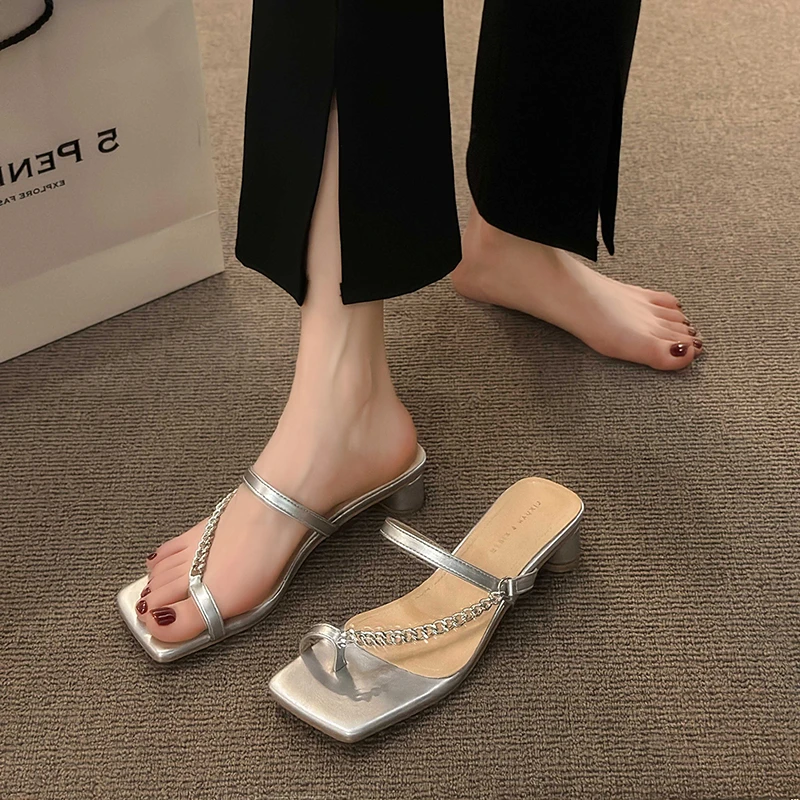 

2023 High Quality Shoes for Women Modern Slippers Concise Wild Casual Slippers Women Chain Set of Toes Square Heel Shoes Female