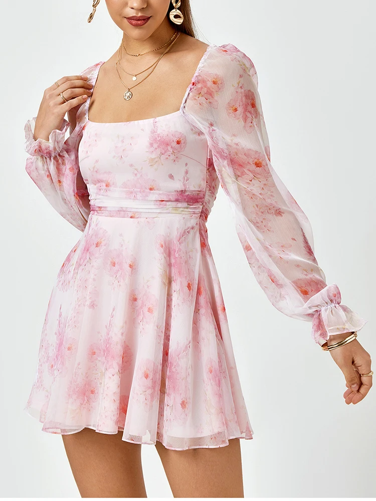 Женское мини-платье с рукавами-фонариками и открытой спиной