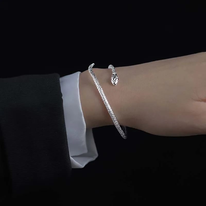 Женский браслет в форме змеи