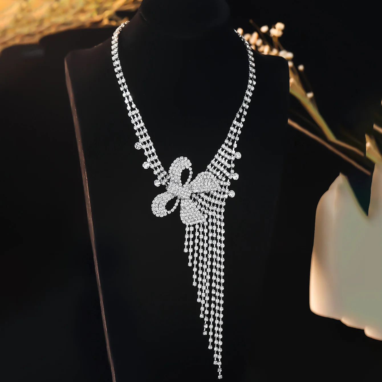 Женское ожерелье с подвеской-бахромой