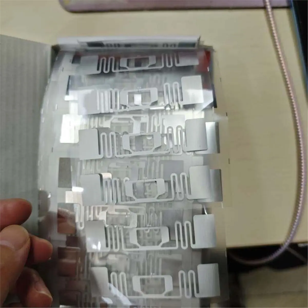Фото 100 шт. UHF RFID-меток 860-960 МГц с большим радиусом действия для чипа UCODE 9, RFID-наклейка ISO18000 6C, сухой инлей №1