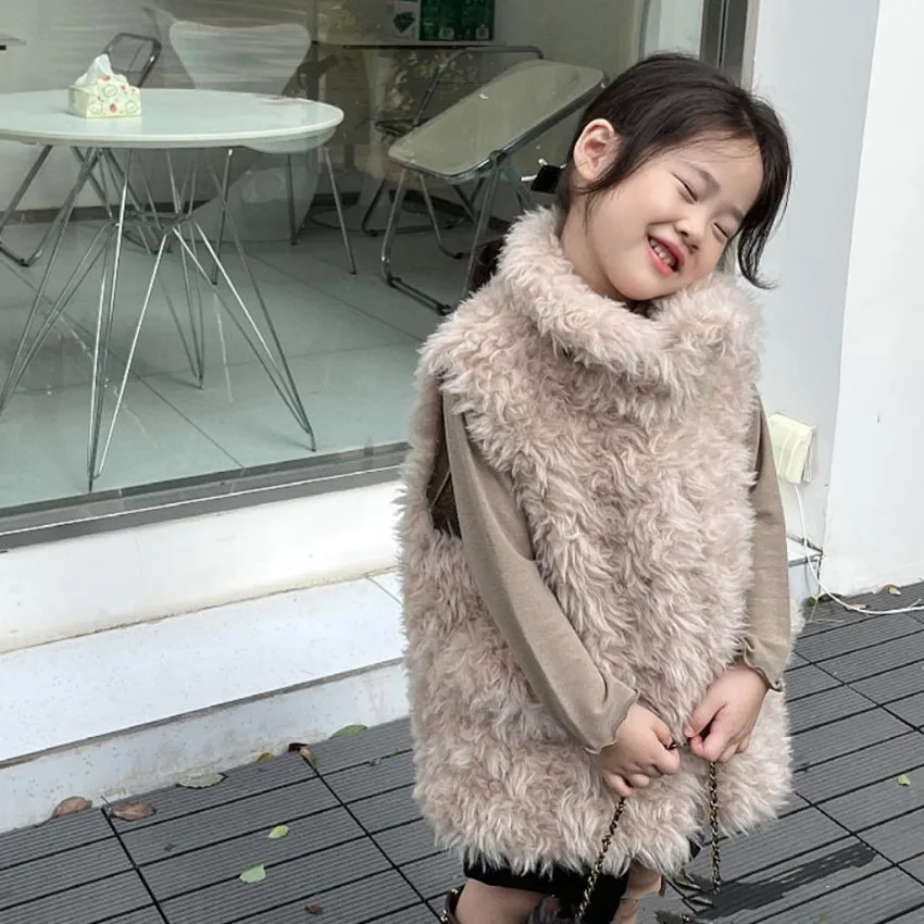 

Новинка зимы 2022, модный жилет из 100% шерсти, детская одежда, теплая куртка из овечьей шерсти с овчиной, меховой жилет для мальчиков и девочек, куртка A1925