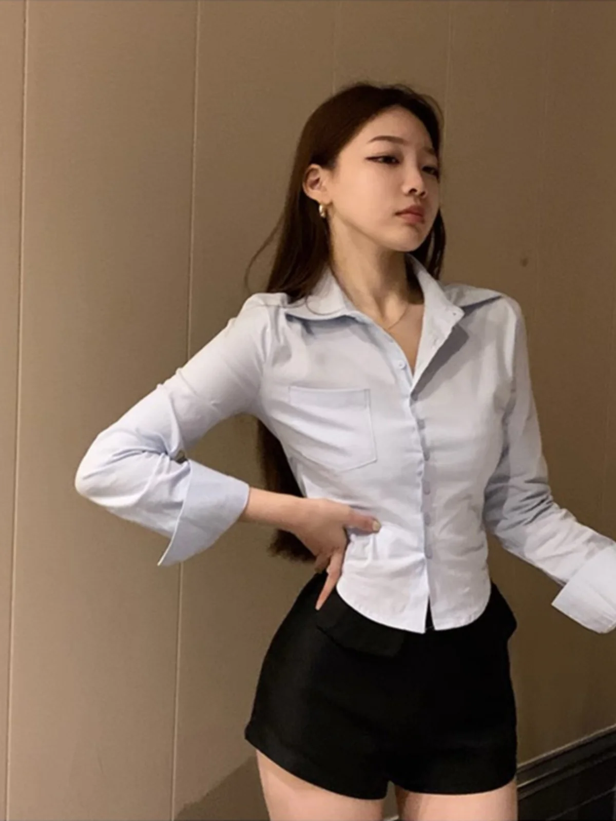 White Shirts Women 2024 New Spring Short Outer Wear Slim fit Top Design Sense French sle Tight Waist Shirt
