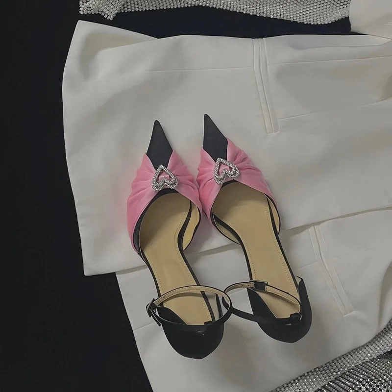 

Женские сандалии на высоком каблуке, с острым носком