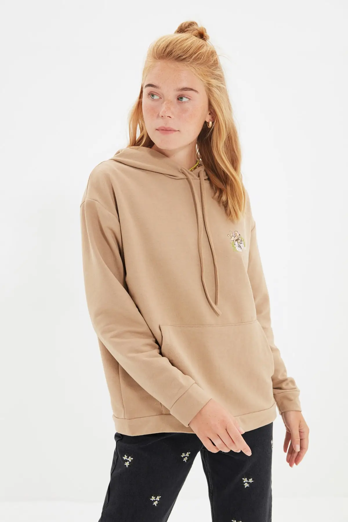

Trendyol Oversize Hooded and Embroidered Knitted Sweatshirt TWOAW22SW1209