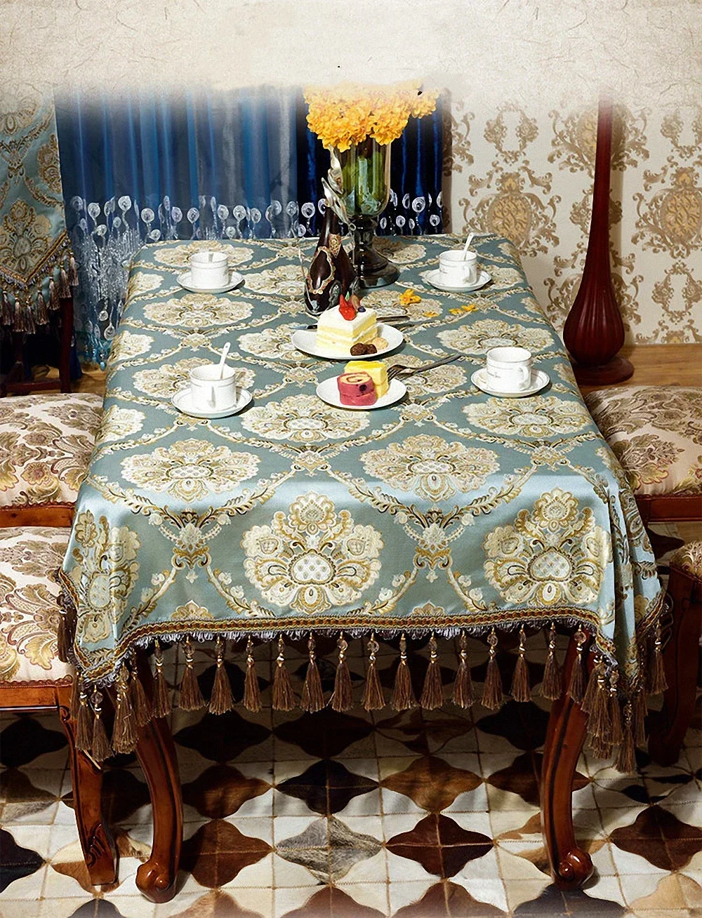 Освітленная роскошная квадратная скатерть с кисточками высококачественная