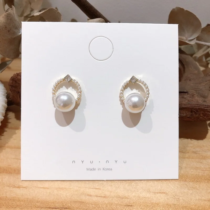 

Fashion Women's Earrings Simple Geometric Round White Pearl Stud Earrings Luxury Temperament Wedding Jewelry Accessories Gifts