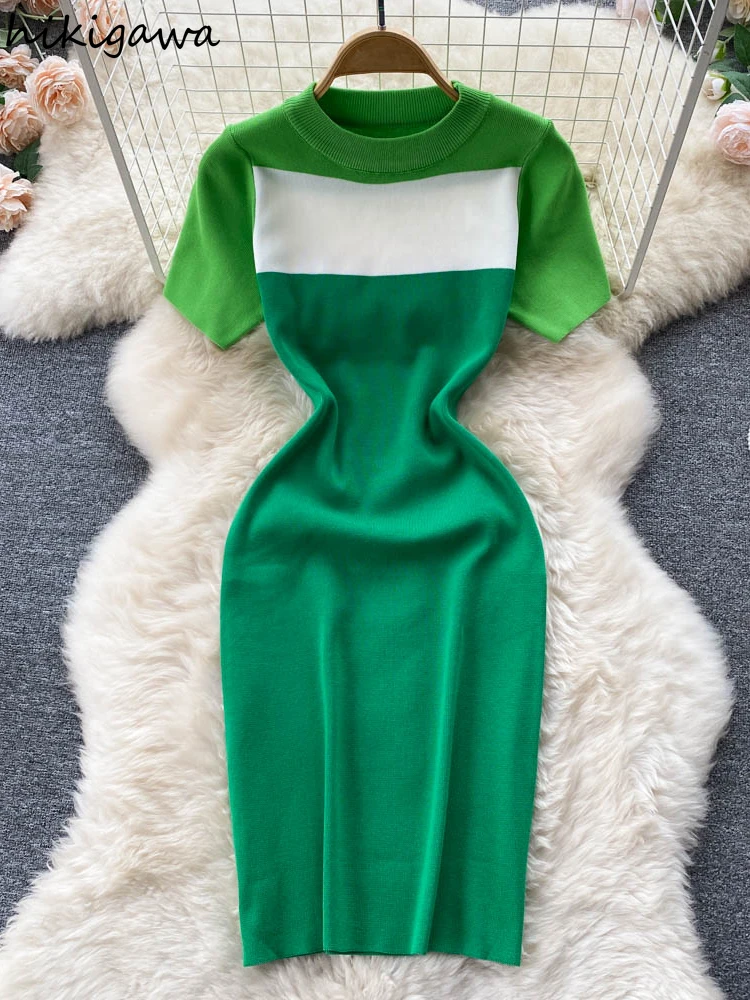 

Женское трикотажное платье с круглым вырезом, контрастных цветов