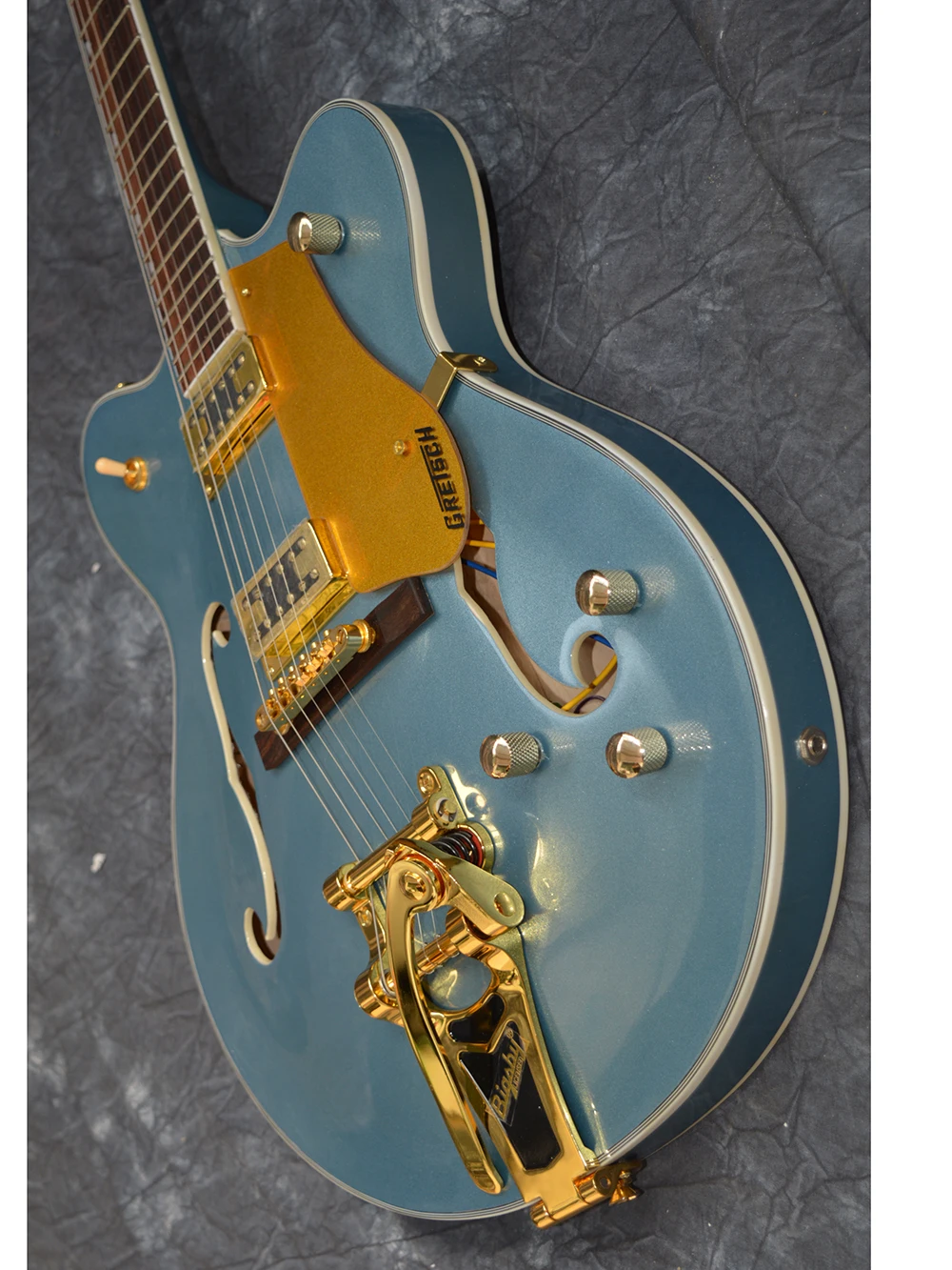

OEM Semi hollow and double F-holes Jazz Electric Guitar(Blue) ,Rosewood Fretboard ,Bigsby Bridge,Gold accessories