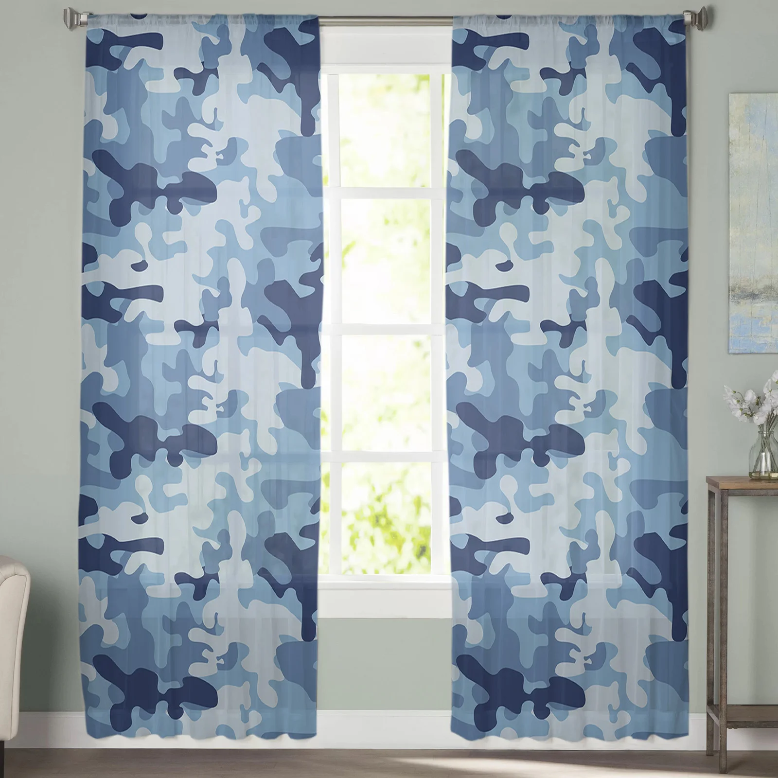 Тюлевые прозрачные шторы в стиле милитари синего цвета с камуфляжным рисунком