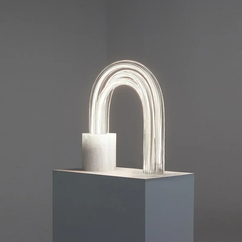 Постмодернистская оригинальная настольная лампа в скандинавском стиле для