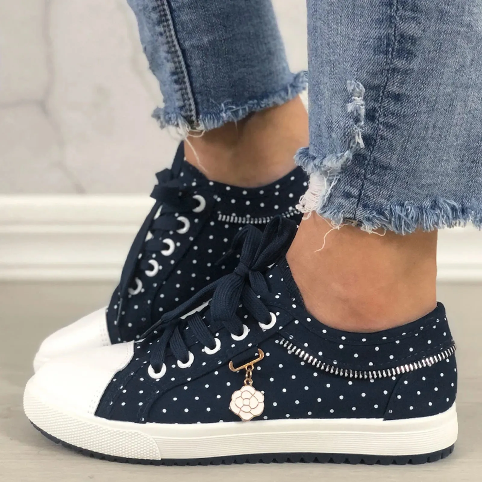 

Женские кроссовки TELOTUNY 2021, женская модная повседневная холщовая обувь в горошек с цветочным узором и подвеской, легкие лоферы на шнуровке