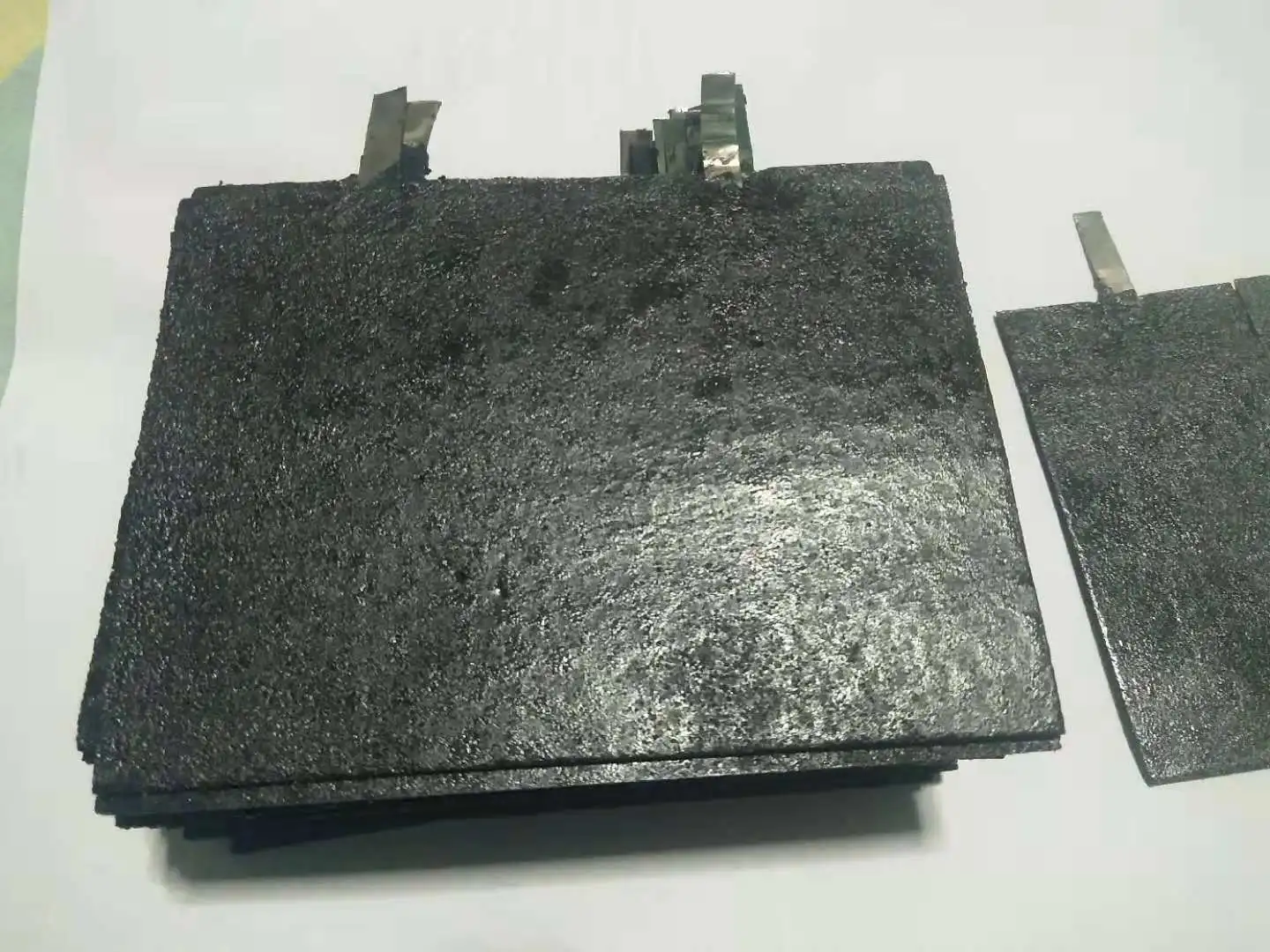 Исследование на катодной пластине кислородного электрода алюминиевой воздушной