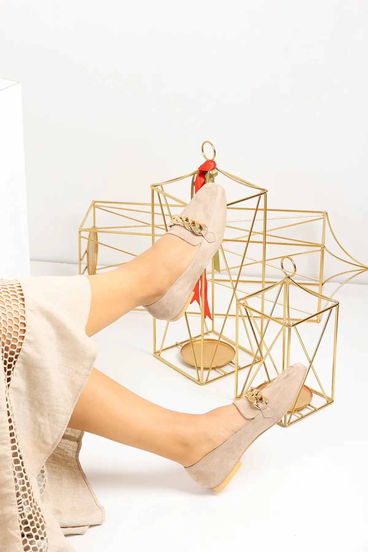 

Women Flats Shoes Gold Chain Accessory Suede Fashion Flats For Ladies Casual Shoes Elegant Flat Summer Footwear