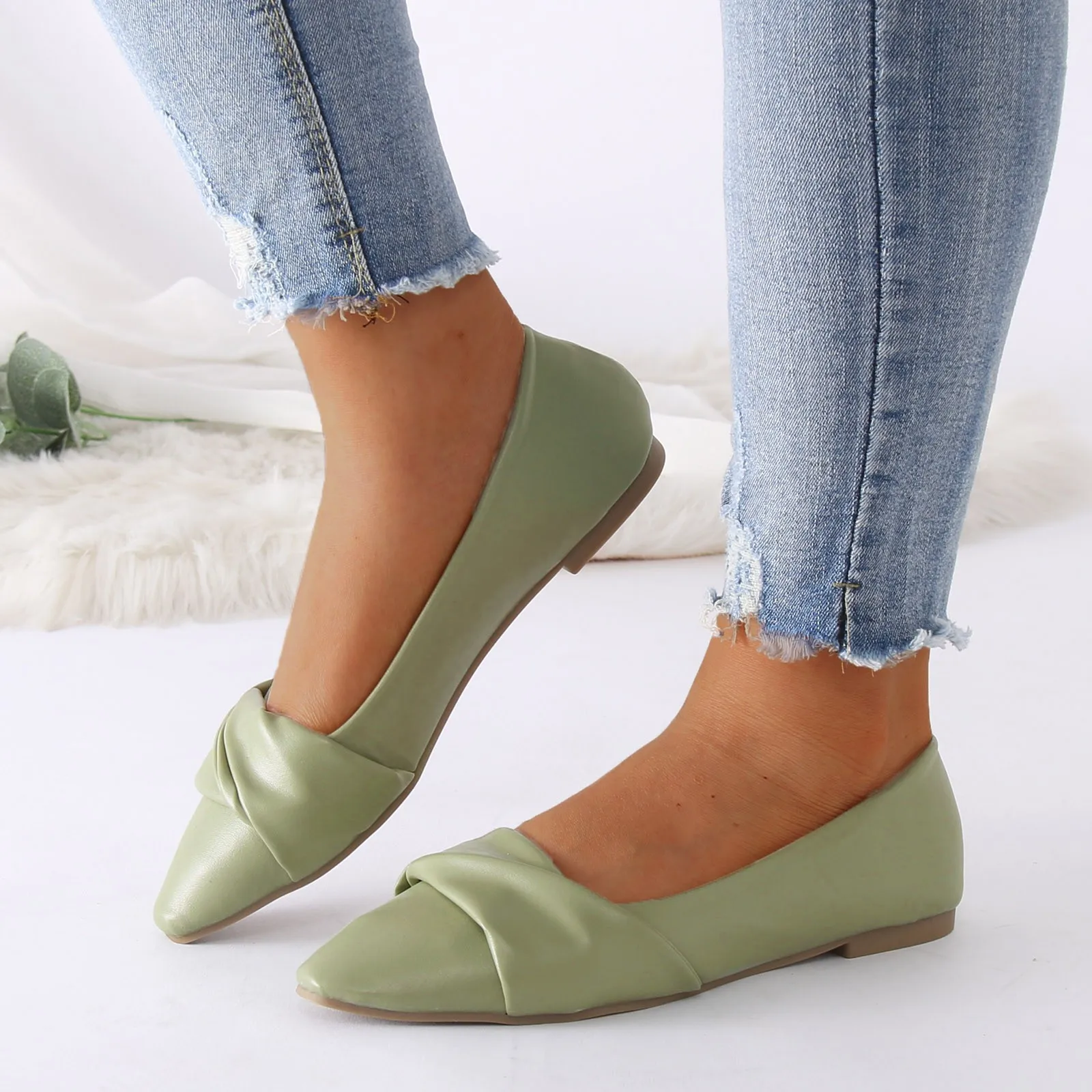 

French Flat Shoes Women's 2023 New Pointed Toe Soft-soled Slip on Loafers Elegant Shallow Spring Autumn Comfortable Lady Flats