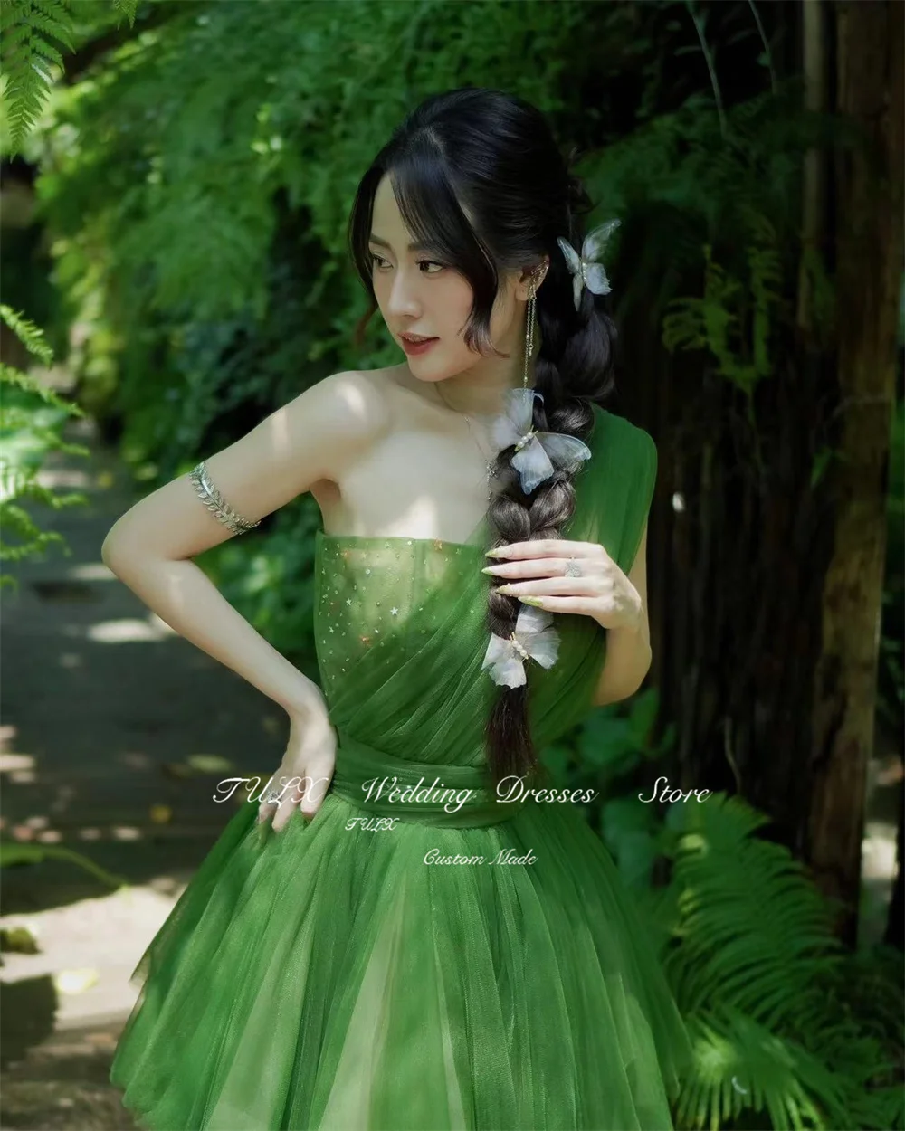 Короткое платье на одно плечо ТРАПЕЦИЕВИДНОЕ сверкающее из тюля выше колена