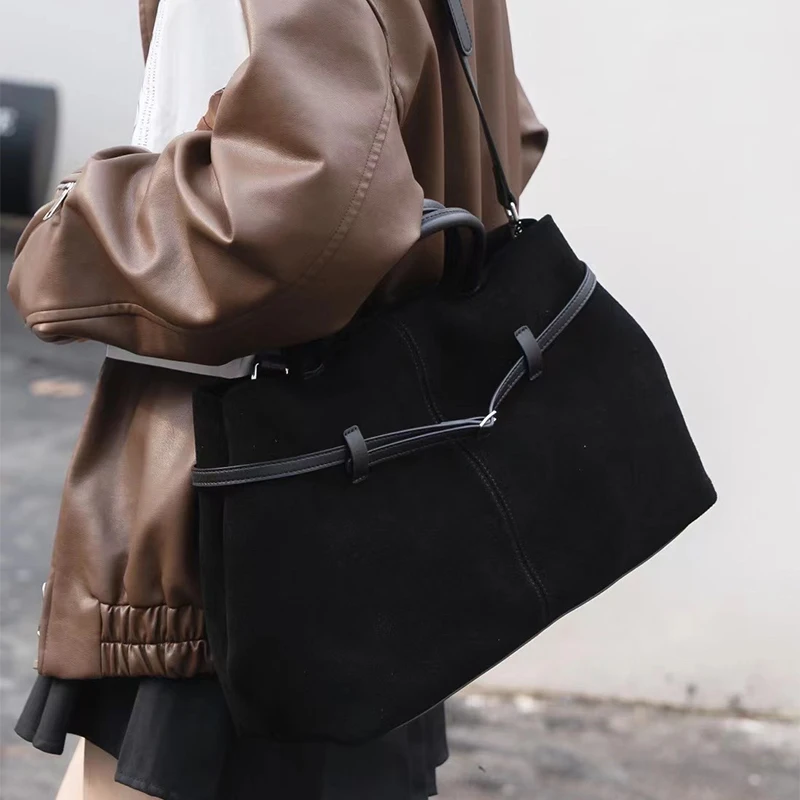 Новая сумка-тоут из матовой кожи на ремне кофейного цвета большая вместительная