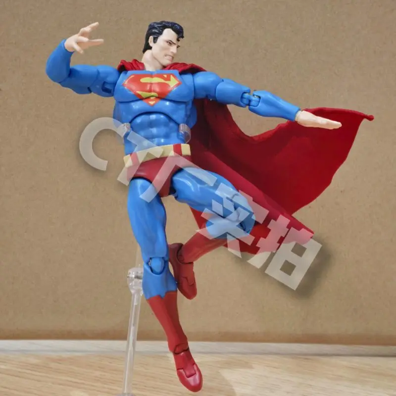 Фото Коллекционная подвижная фигурка Супермена Mafex 117 Ct Factory (16 см) из комиксов DC Justice League для фанатов №4