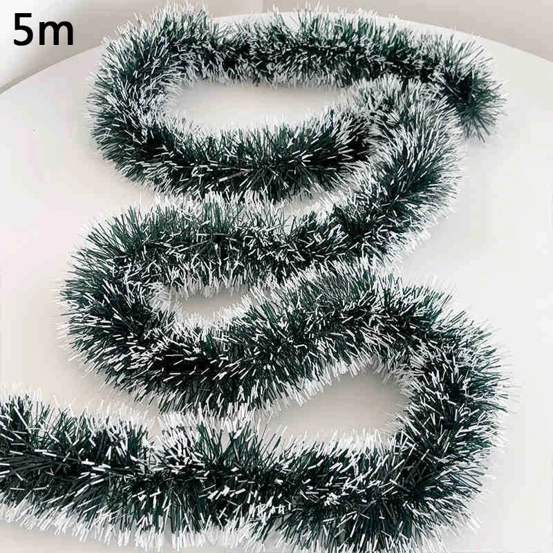 

Рождественская шерстяная гирлянда с снежинками