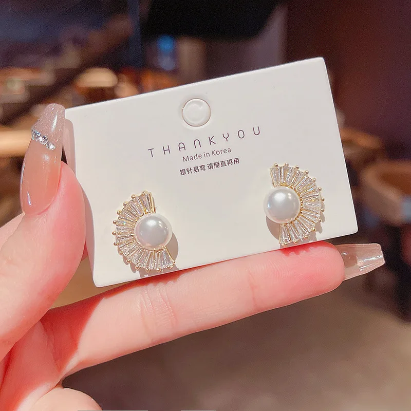 

Корейская версия новых креативных веерообразных инкрустированных изысканных циркониевых супер-вспышек женские серьги красивые подарки ю...