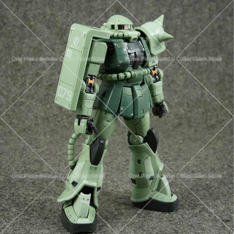 Фото Bandai RG 1/144 MS-06F Zaku II 12,5 см. Классический аниме-боевой робот. Сборная модель. Коллекционная игрушка. Подарок для детей и фанатов. №3