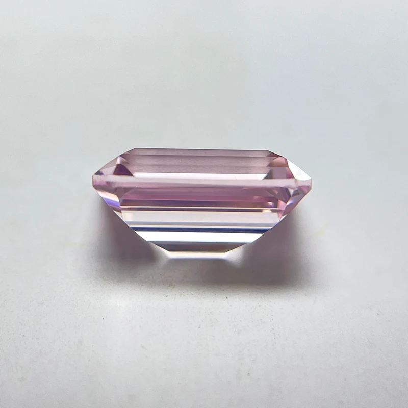 Выращен в лаборатории сапфир изумрудной огранки восход солнца розовый цвет
