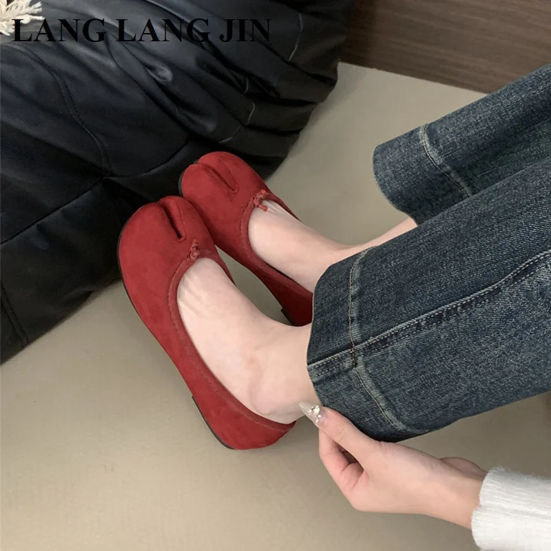 Женские туфли на плоской подошве Tabi Ninja модные балетки с разделенным носком и