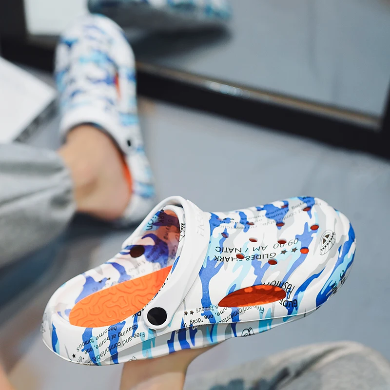 

Men's Clogs Sandals Summer Couple Outdoor Slippers Beach Shoes Ladies Slippers Garden Sandals Deodorant Breathable Casual Shoes