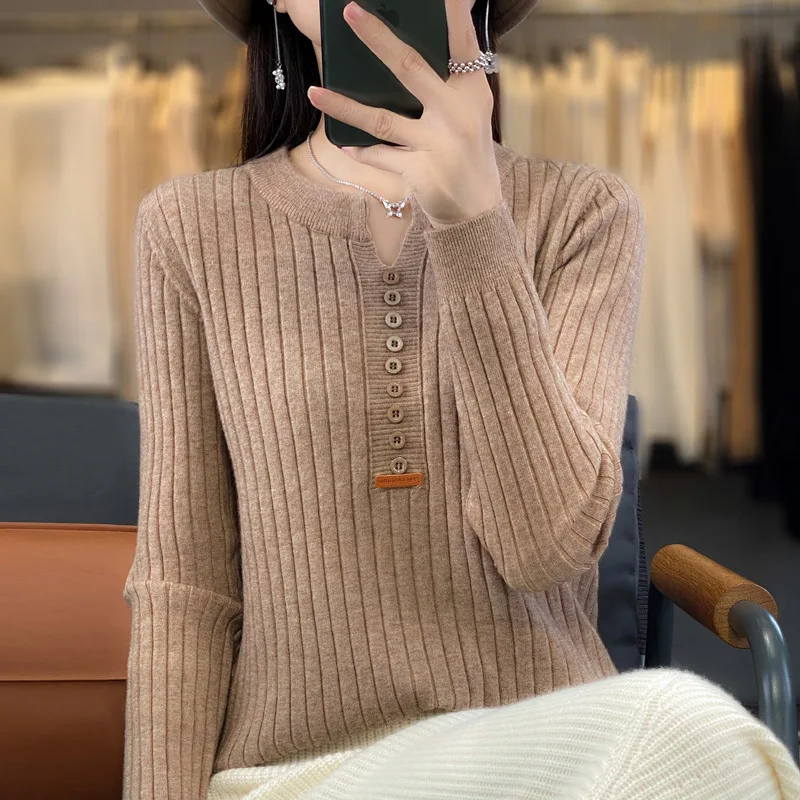 Женский трикотажный свитер с V-образным вырезом длинным рукавом