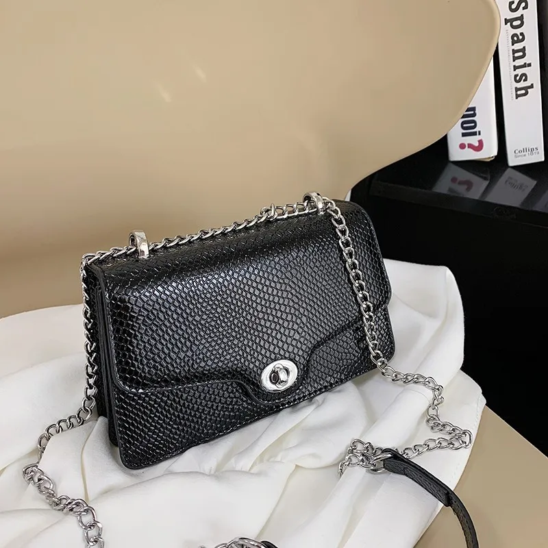 2023 Textured Chain Shoulder Bags Serpentine Pattern Messenger Bags Designer Lock Small Flap Handbags And Purses For Women Mujer
