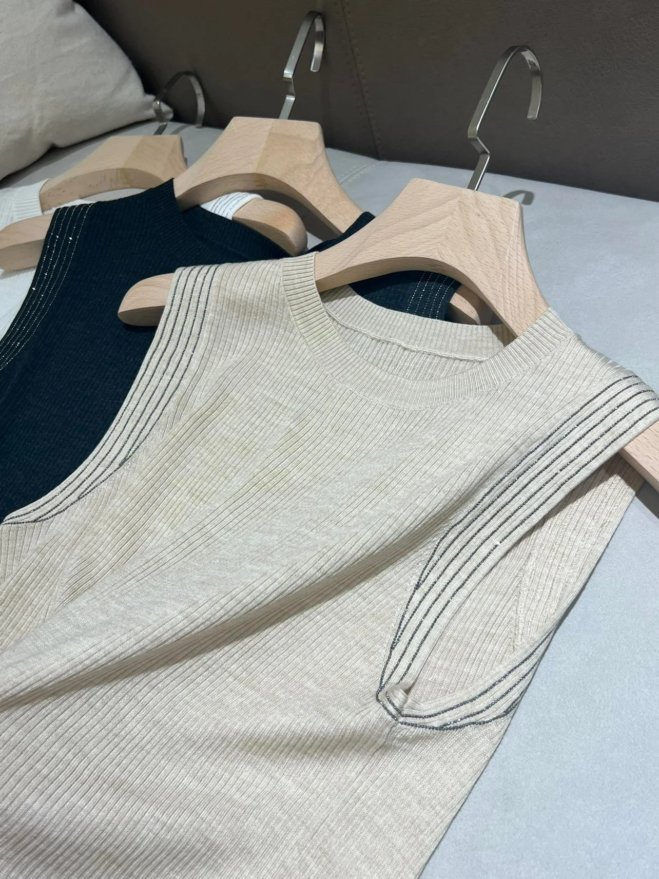 Женская трикотажная майка весна 2024