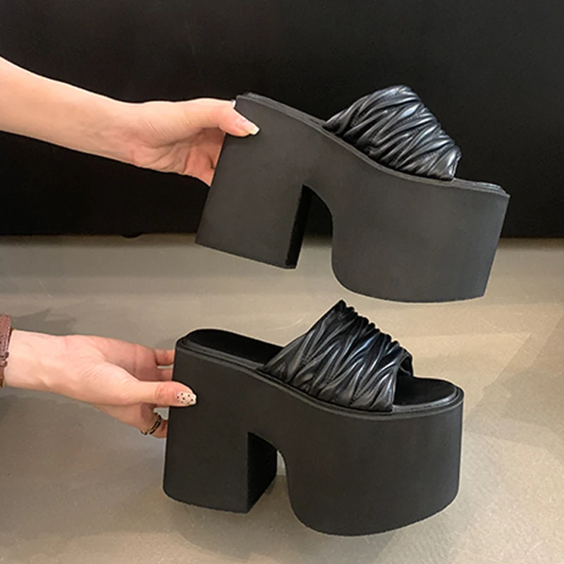 Сандалии-гладиаторы женские на массивном каблуке 13 см босоножки серебристого