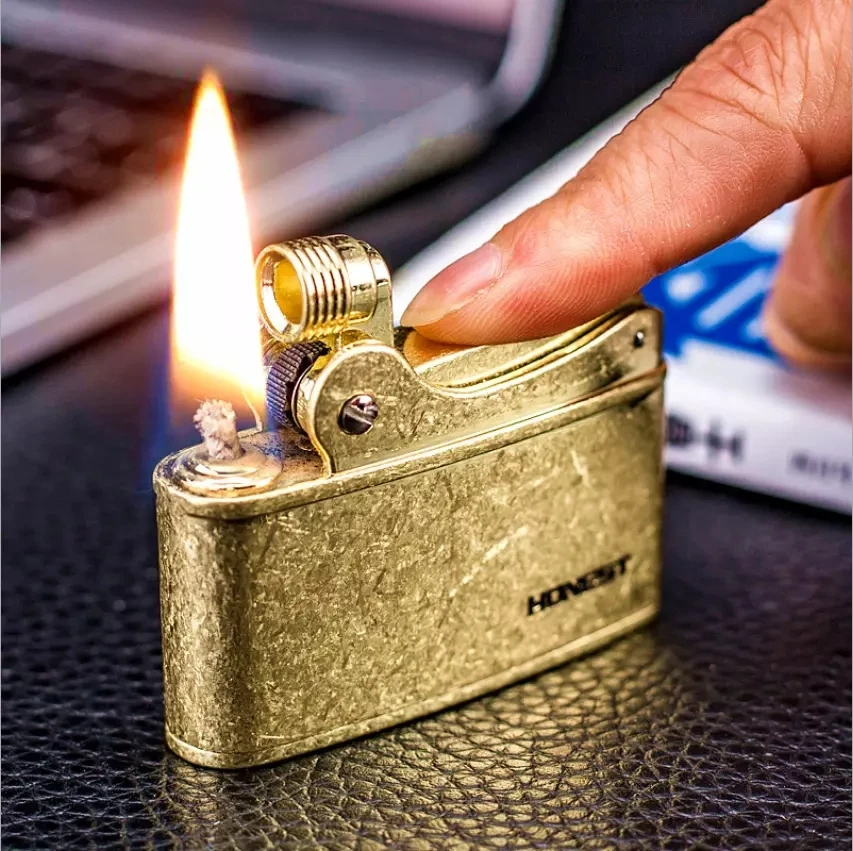 

Honest Original Brass One Key Press Ignition Kerosene Lighter Retro Mechanical Gasoline Smoking Accessories Men's Boutique Gift