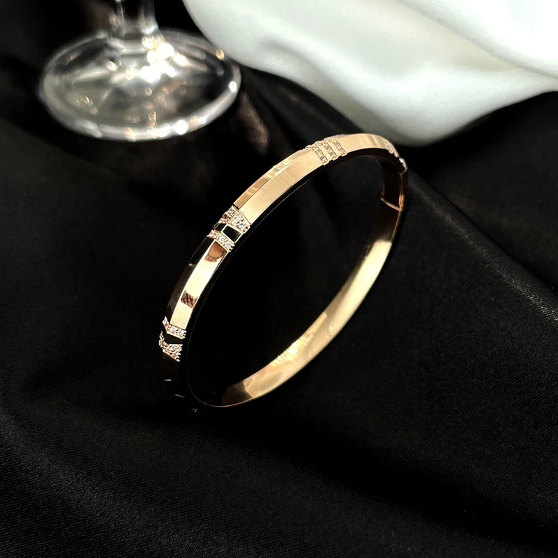 

Женский браслет из серебра 2023 пробы с римскими цифрами