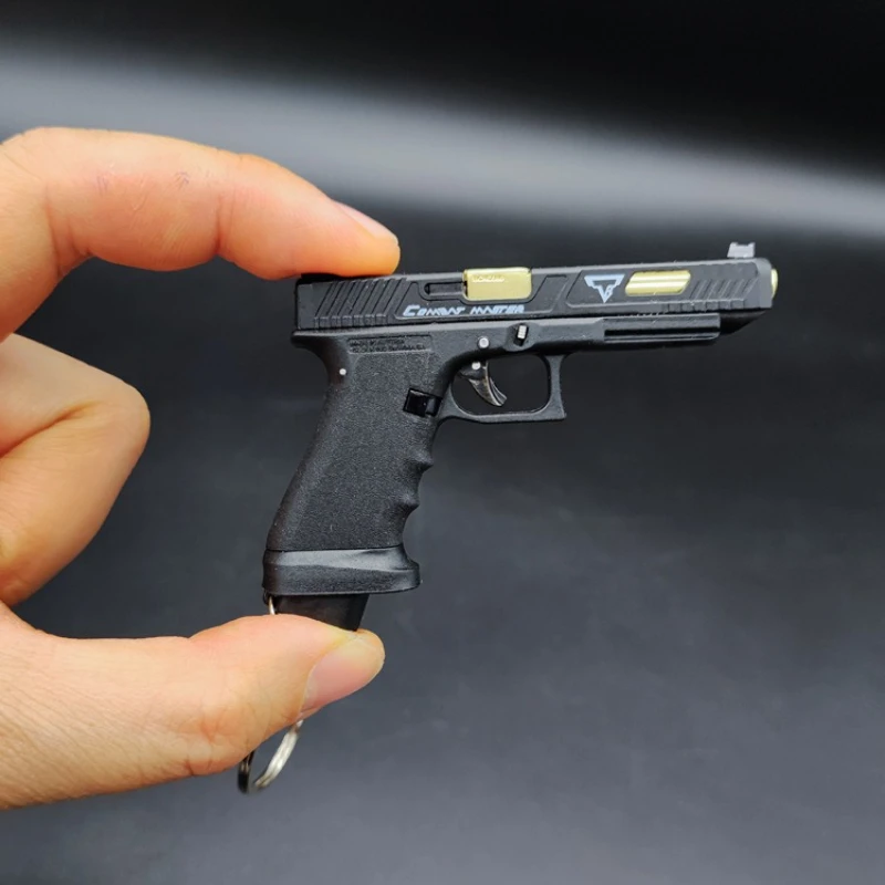 Фото Alloy Empire 1:3 G34 G17 Брелок из сплава, модель пистолета, всплывающая версия, съемная декомпрессионная игрушка, военная коллекция фанатов №4
