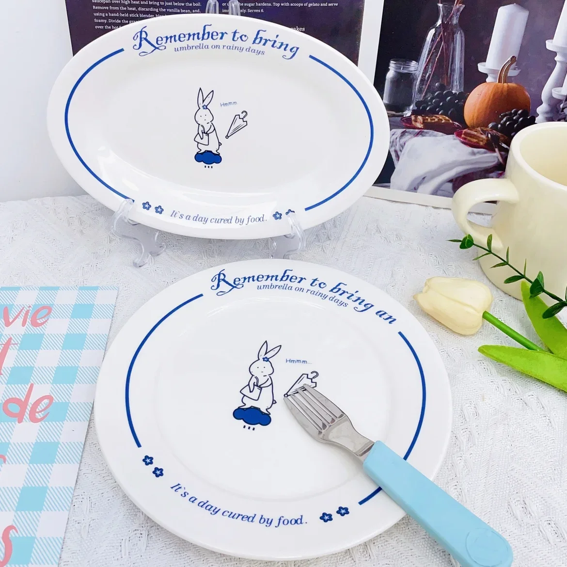 Маленькая красивая керамическая тарелка в виде кролика во французском стиле