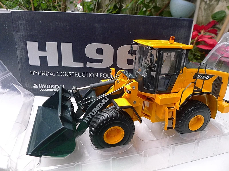 

1:35 Hyuandai HX220 Loader Metal Model DieCast Masters Boys Toys Gift