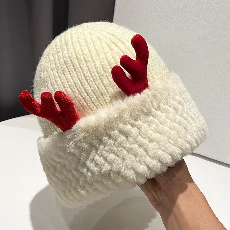 Рисунок 5 - Шерстяная шапка с рогами рождественского оленя