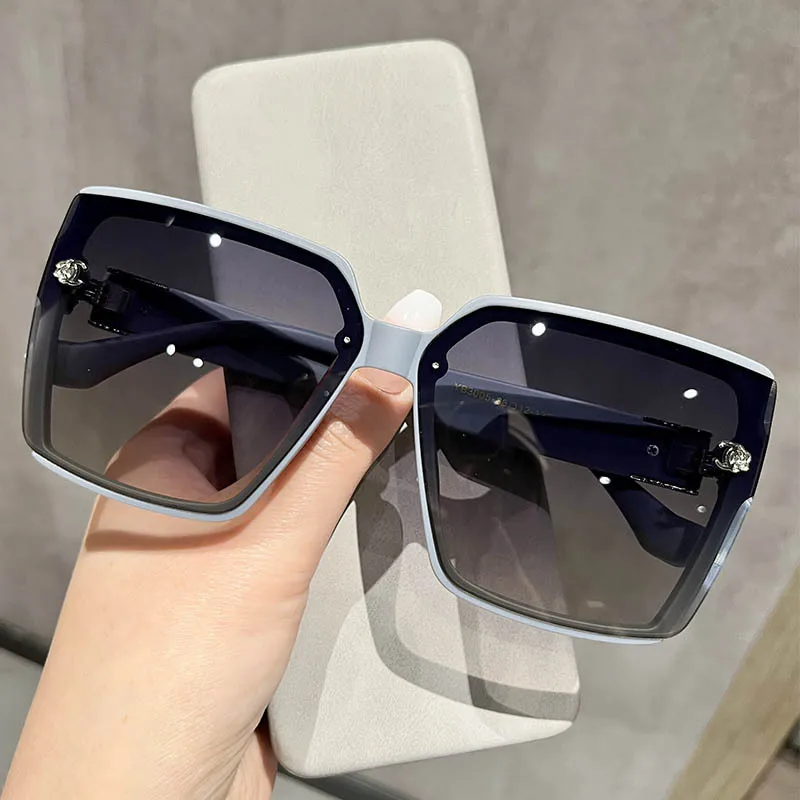 Солнцезащитные очки Квадратные для женщин классические текстурированные темные