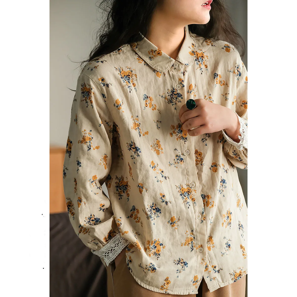 

Блузка женская с длинным рукавом, отложным воротником и винтажным принтом