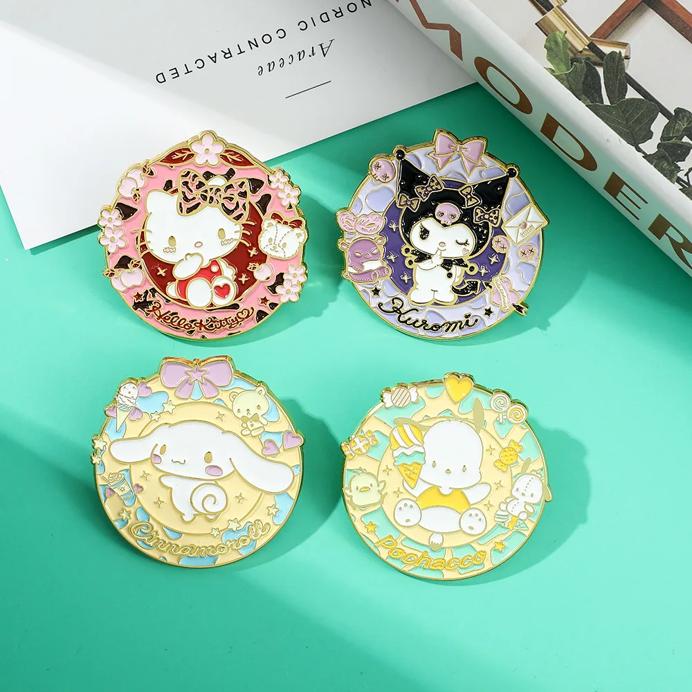 

Милая металлическая брошь Sanrio Cinnamoroll Kuromi понравико Китти мультяшное украшение для сумки через плечо с животным узором Брошь для одежды в по...