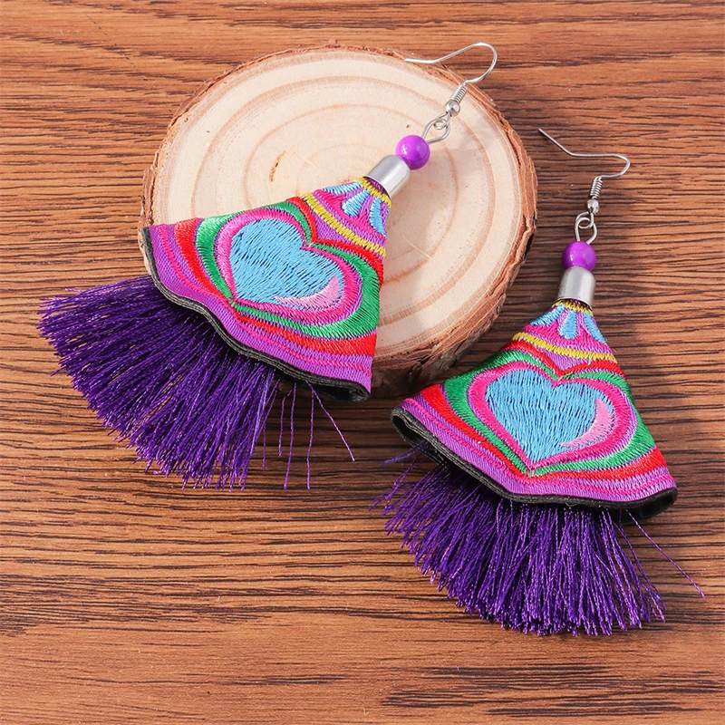 Женские серьги-подвески в этническом стиле с вышивкой виде сердца